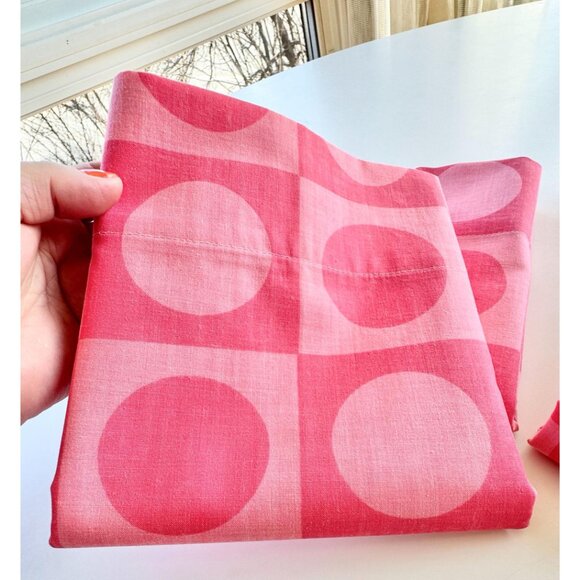 Vintage 70s pillowcases, pink geometric groovy circles, pair - Picture 8 of 8